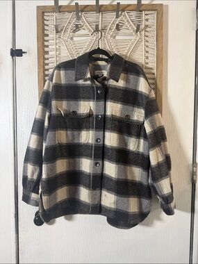 Women's Black & Cream Plaid Utility Shacket